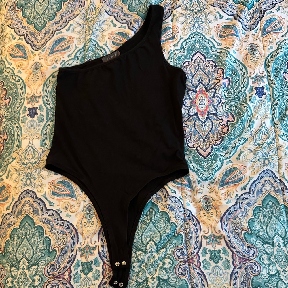 Black One-Shoulder Bodysuit in Medium
